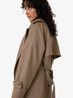 Best Thrills Cache Trench Coat - String